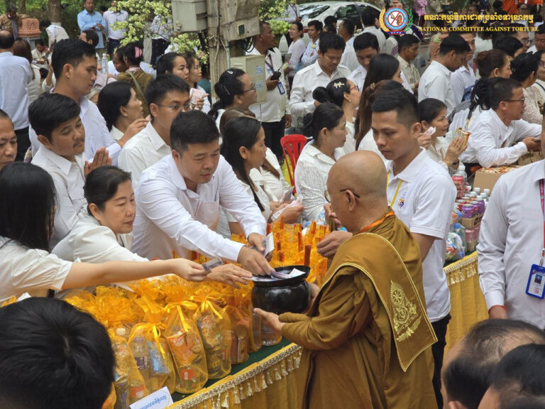 លោក វ៉ឺក ចំរើន អនុប្រធានលេខាធិការដ្ឋាន “គ.ជ.ប.ទ” បានដឹកនាំមន្រ្តីលេខាធិការដ្ឋាន “គ.ជ.ប.ទ” អញ្ជើញចូលរួមពិធីបុណ្យ វិសាខបូជា